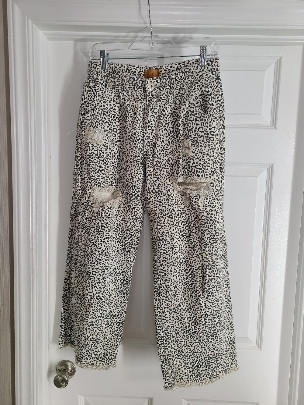 Pol Mid Rise Leopard/Cheetah Print Distressed Cropped Jeans Size Small